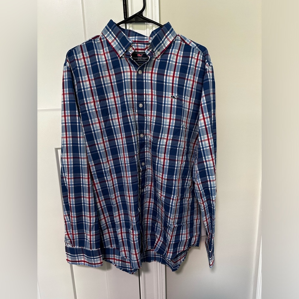 Vineyard Vines men’s casual button down, size M